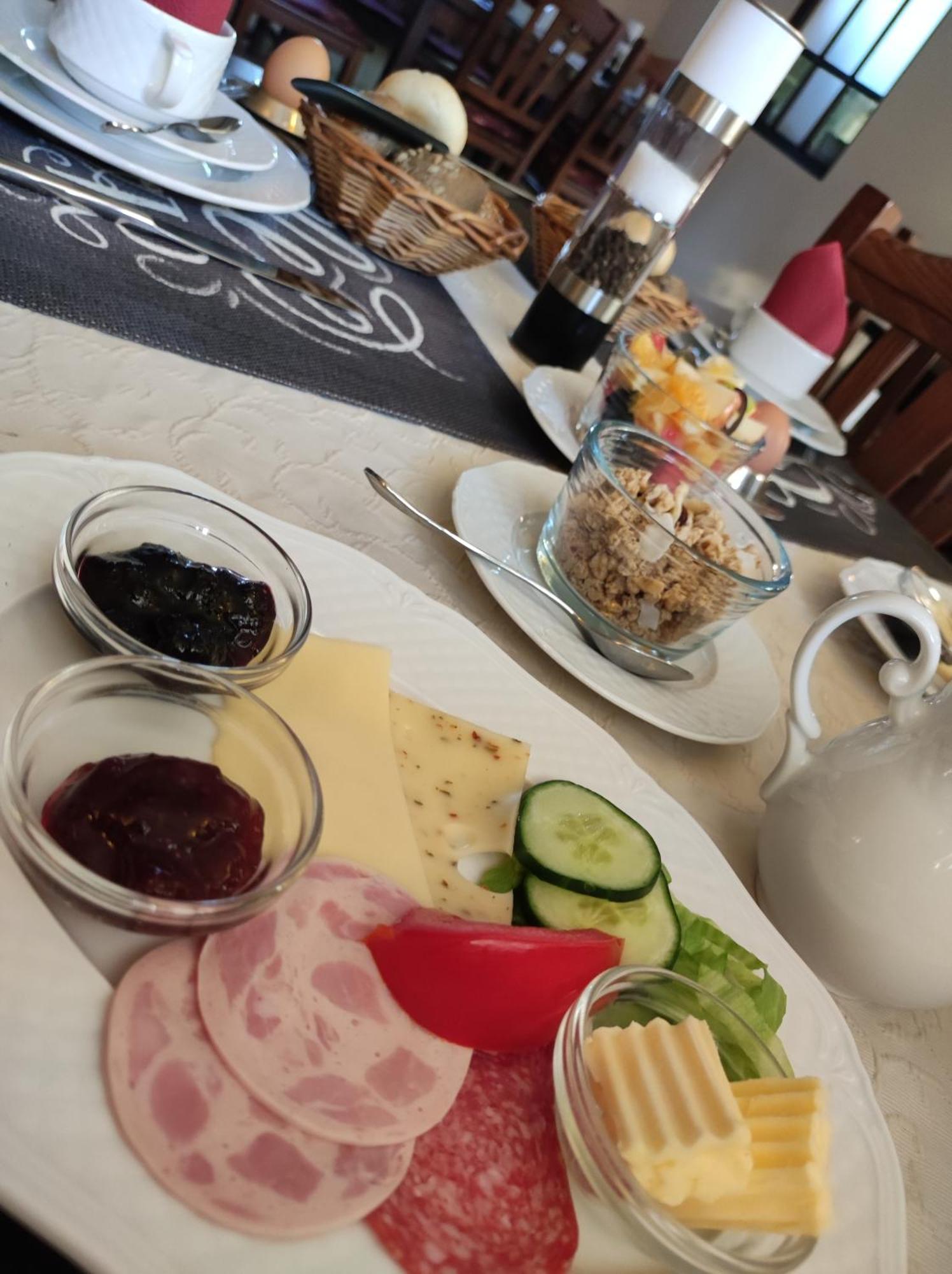 Cafe Im Hof- Bed & Breakfast Streufdorf 외부 사진